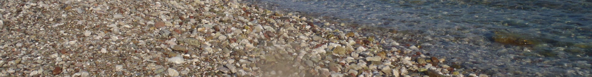 ΑΠΛΟΙ ΛΙΘΟΣΩΡΟΙ ΣΤΗ ΘΑΛΑΣΣΑ ΤΟΥ ΚΑΣΤΕΛΟΚΑΜΠΟΥ